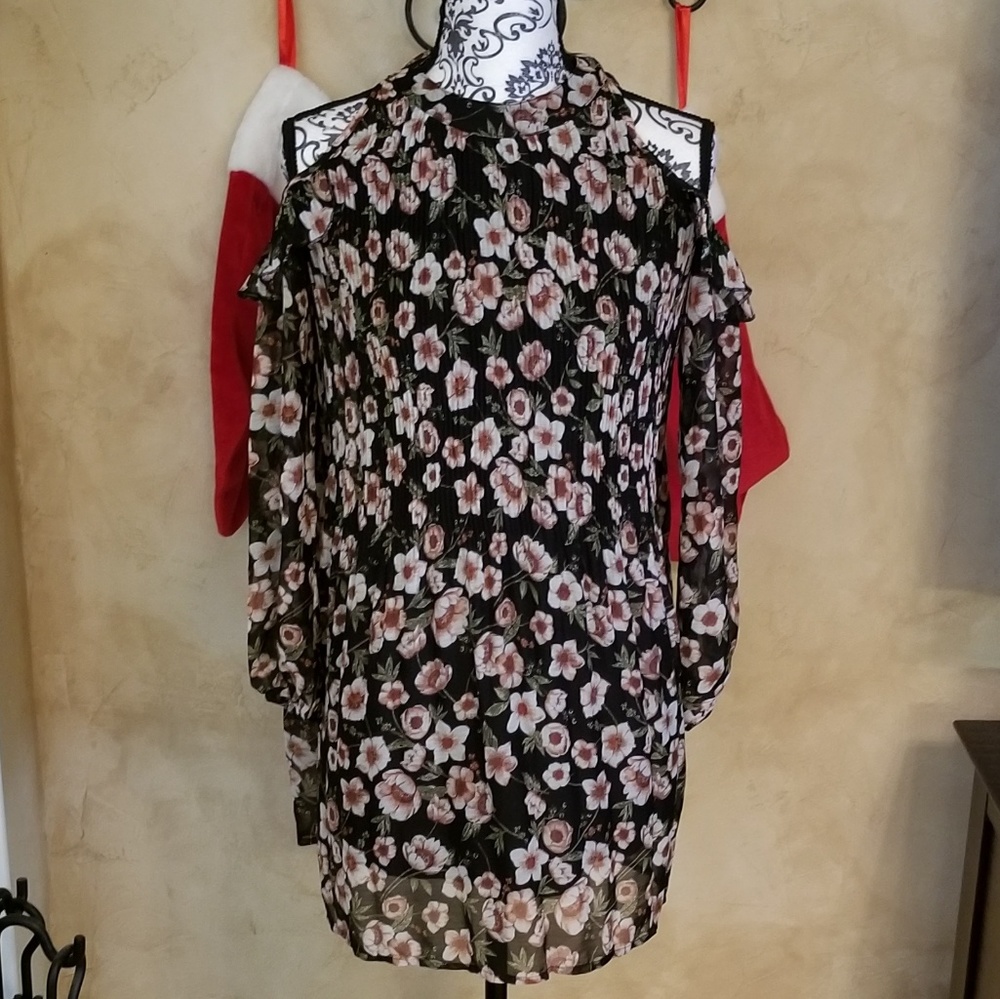 American Rag Cold Shoulder Floral Top